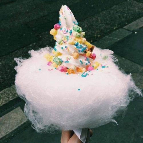 CONOS DE HELADO CON ALGODÓN DE AZÚCAR, NUEVA TENDENCIA QUE TE ENCANTARÁ.